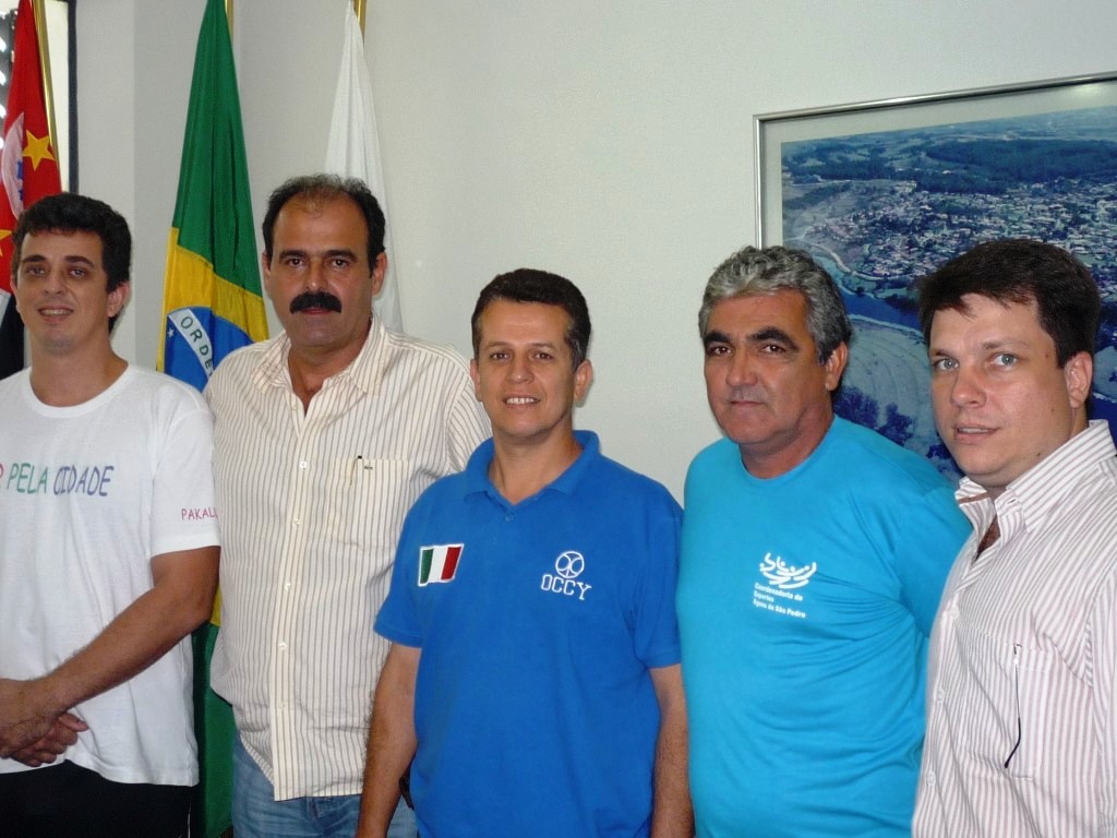 Imagem A Comissão Provisória da Câmara Municipal com o Prefeito Paulo Cesar Borges e o Vice-Prefeito Silvio Cesar Corrente Selecione a Imagem